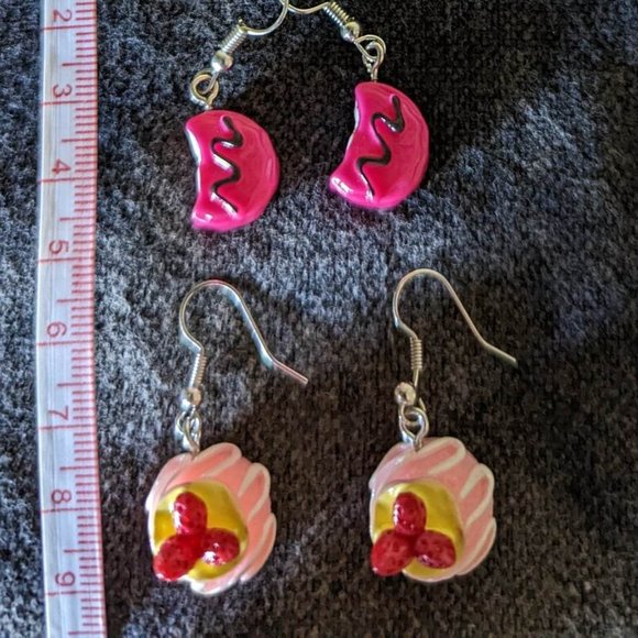 NEW! Never Worn! 5 Pair of Resin Earrings - Picture 4 of 4